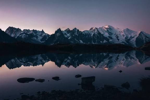Illustration accompagnant « Miroir sans fissure, » dans sa publication Facebook.